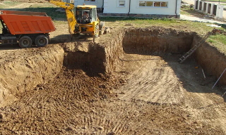 Рытье котлованов под фундамент в Балахне – цена от 2557 руб. за м3 | 2Землекопа-Блх