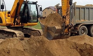 Выкопать яму экскаватором в Балахне от 921 руб. - 2Землекопа-Блх